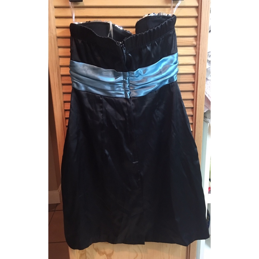 Dress - Picture 2 of 4